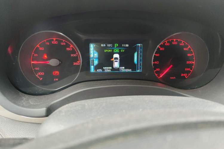 Used BYD Song New Energy 2017 Song DM 1.5TID All-Wheel Drive Luxury Model Odometer Close Up