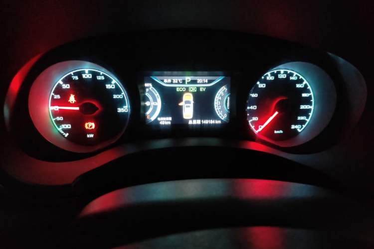 Used BYD Song New Energy 2017 Song DM 1.5TID All-Wheel Drive Prestige Model Odometer Close Up