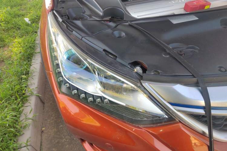 Used BYD Song New Energy 2017 Song EV300 Prestige Model Right Front Headlight