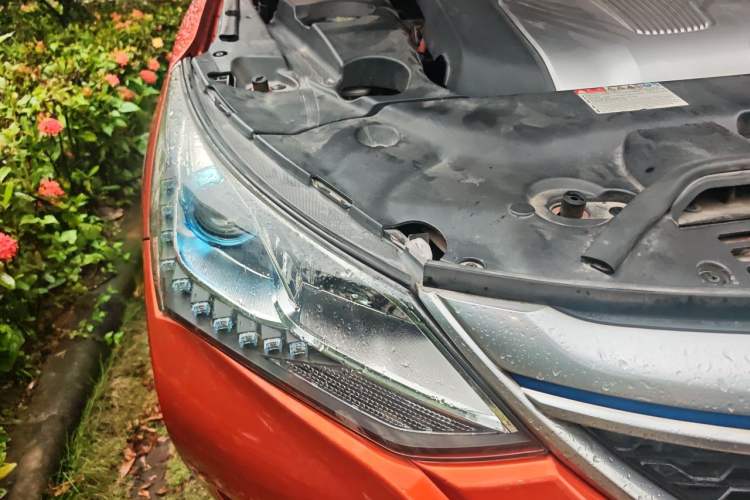 Used BYD Song New Energy 2017 Song DM 1.5TID All-Wheel Drive Luxury Model Right Front Headlight