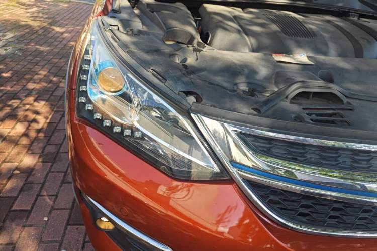 Used BYD Song New Energy 2017 Song DM 1.5TID All-Wheel Drive Luxury Model Right Front Headlight