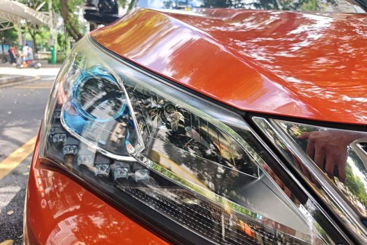 Used BYD Song New Energy 2017 Song DM 1.5TID All-Wheel Drive Luxury Model Right Front Headlight