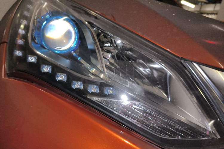 Used BYD Song New Energy 2017 Song DM 1.5TID All-Wheel Drive Prestige Model Right Front Headlight