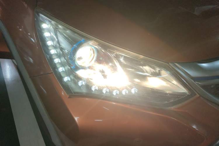 Used BYD Song New Energy 2017 Song DM 1.5TID All-Wheel Drive Luxury Model Right Front Headlight