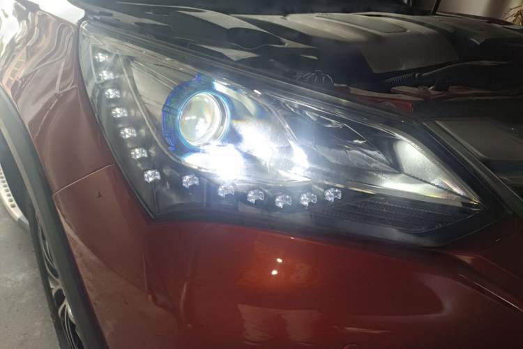 Used BYD Song New Energy 2017 Song DM 1.5TID All-Wheel Drive Luxury Model Right Front Headlight