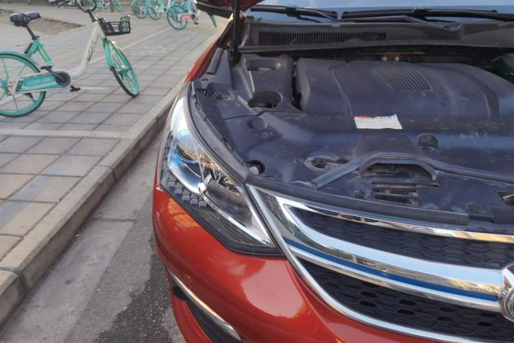 Used BYD Song New Energy 2017 Song DM 1.5TID All-Wheel Drive Luxury Model Right Front Headlight
