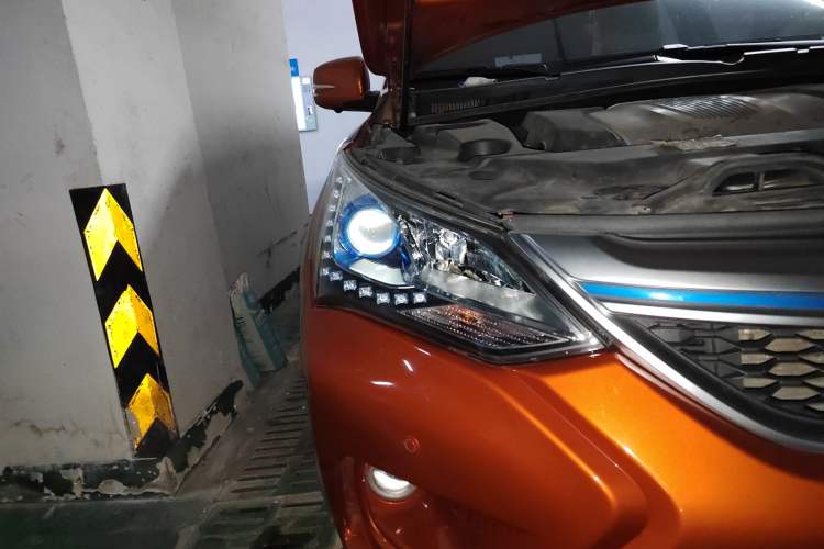 Used BYD Song New Energy 2017 Song DM 1.5TID All-Wheel Drive Prestige Model Right Front Headlight