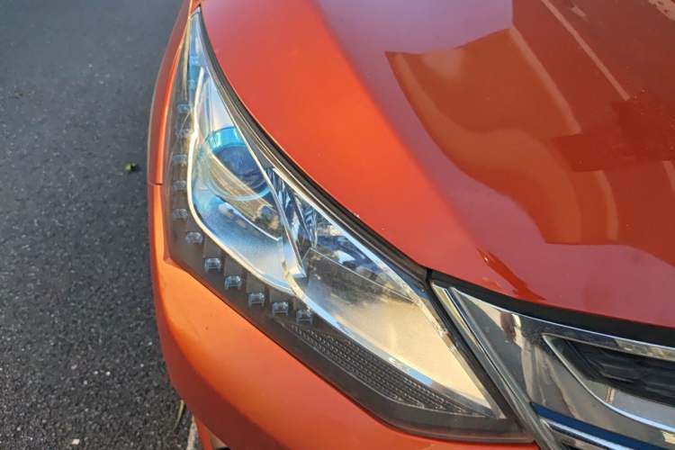 Used BYD Song New Energy 2017 Song DM 1.5TID All-Wheel Drive Luxury Model Right Front Headlight