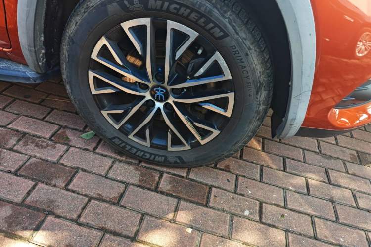Used BYD Song New Energy 2017 Song DM 1.5TID All-Wheel Drive Luxury Model Right Front Wheel Hub