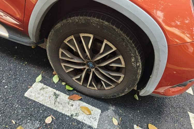 Used BYD Song New Energy 2017 Song DM 1.5TID All-Wheel Drive Luxury Model Right Front Wheel Hub