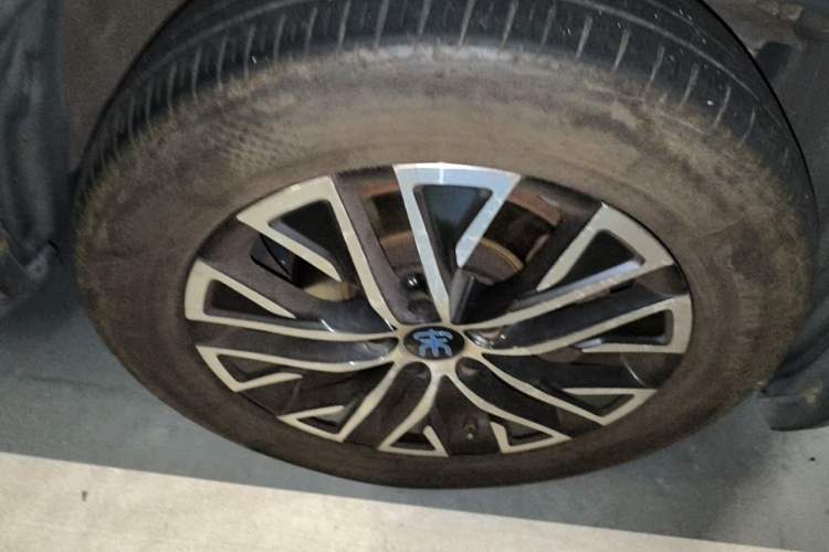 Used BYD Song New Energy 2017 Song DM 1.5TID All-Wheel Drive Prestige Model Right Front Wheel Hub