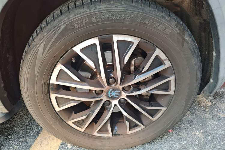 Used BYD Song New Energy 2017 Song DM 1.5TID All-Wheel Drive Prestige Model Right Front Wheel Hub