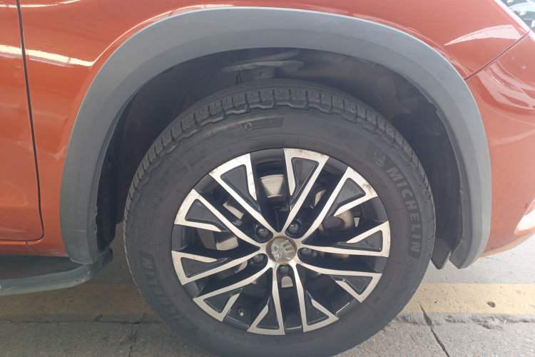 Used BYD Song New Energy 2017 Song DM 1.5TID All-Wheel Drive Luxury Model Right Front Wheel Hub