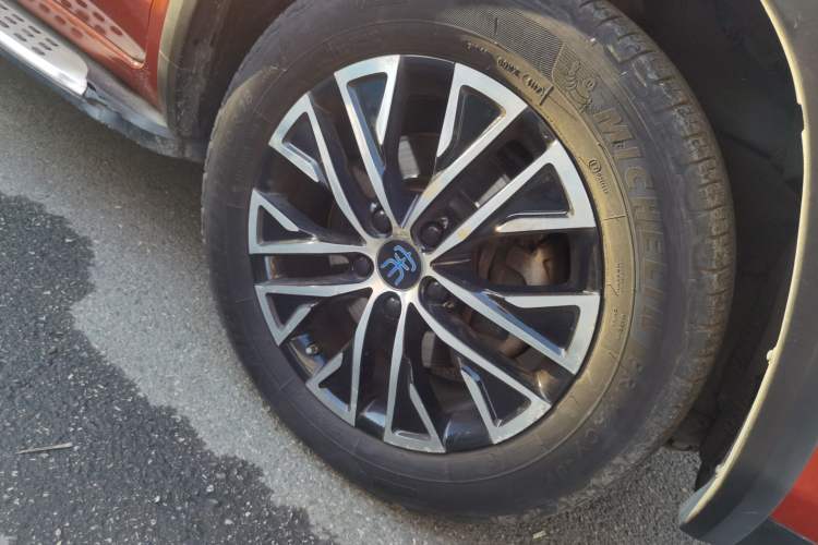 Used BYD Song New Energy 2017 Song DM 1.5TID All-Wheel Drive Luxury Model Right Front Wheel Hub