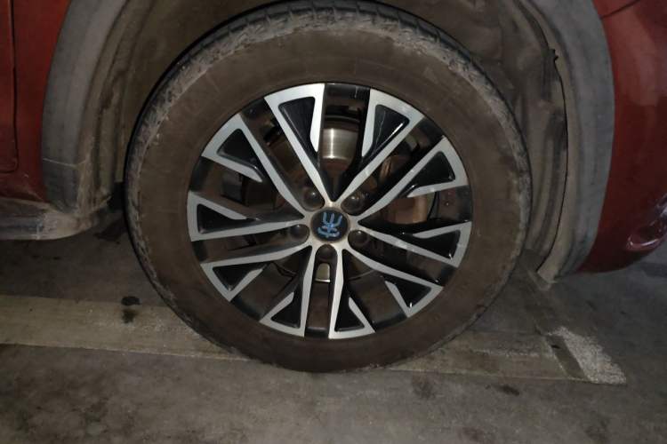 Used BYD Song New Energy 2017 Song DM 1.5TID All-Wheel Drive Prestige Model Right Front Wheel Hub