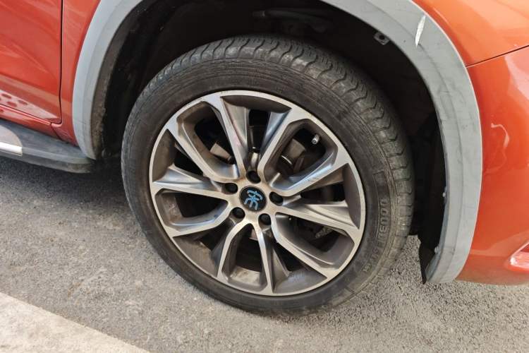 Used BYD Song New Energy 2017 Song DM 1.5TID All-Wheel Drive Luxury Model Right Front Wheel Hub