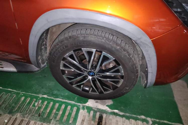 Used BYD Song New Energy 2017 Song DM 1.5TID All-Wheel Drive Prestige Model Right Front Wheel Hub