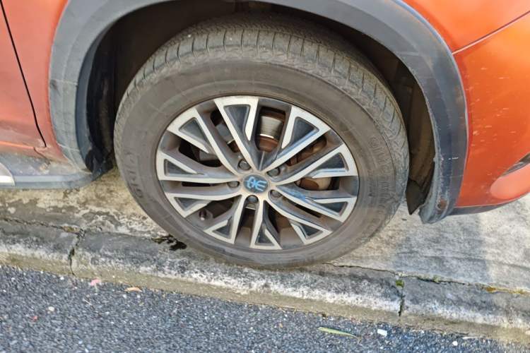 Used BYD Song New Energy 2017 Song DM 1.5TID All-Wheel Drive Luxury Model Right Front Wheel Hub
