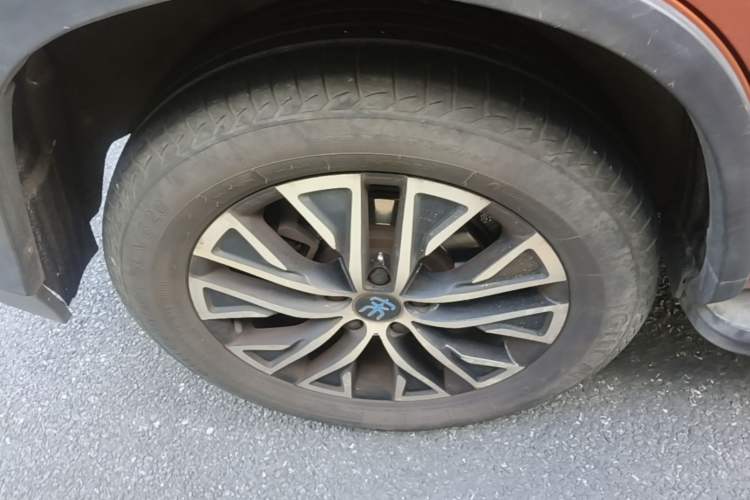 Used BYD Song New Energy 2017 Song DM 1.5TID All-Wheel Drive Luxury Model Right Rear Wheel Hub