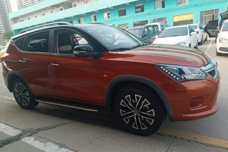 Used BYD Song New Energy 2017 Song DM 1.5TID All-Wheel Drive Luxury Model Right Side