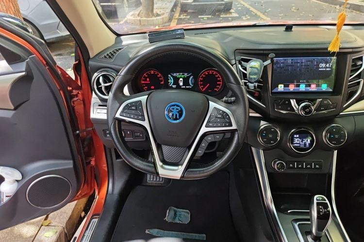 Used BYD Song New Energy 2017 Song DM 1.5TID All-Wheel Drive Luxury Model Steering Wheel