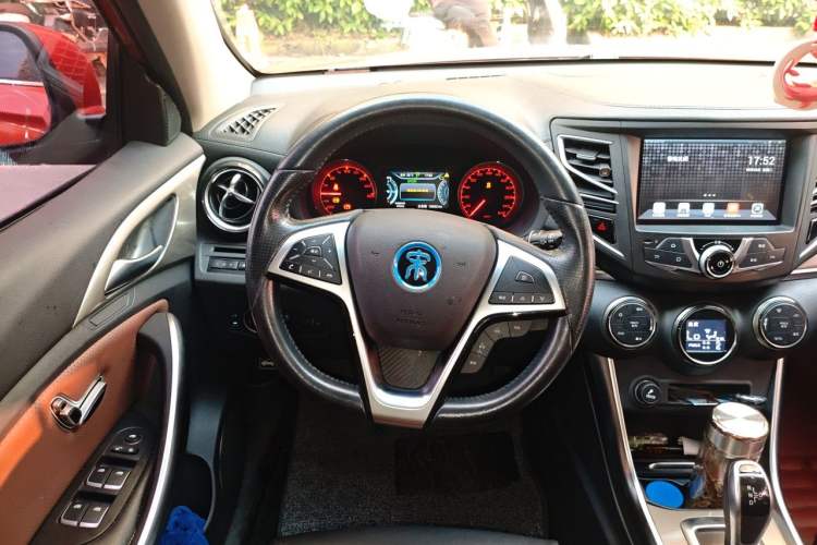 Used BYD Song New Energy 2017 Song DM 1.5TID All-Wheel Drive Prestige Model Steering Wheel