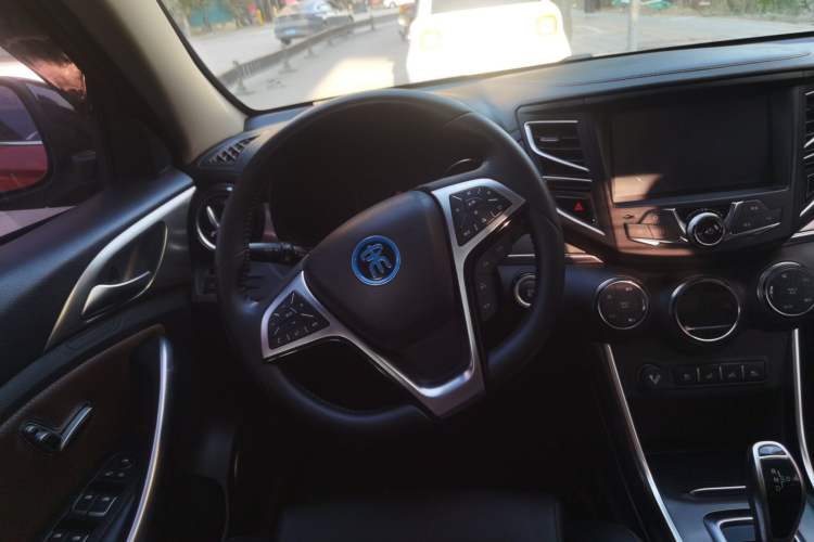 Used BYD Song New Energy 2017 Song DM 1.5TID All-Wheel Drive Luxury Model Steering Wheel