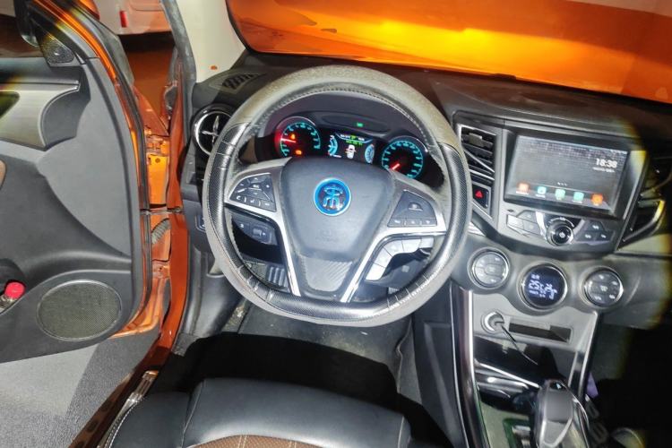 Used BYD Song New Energy 2017 Song DM 1.5TID All-Wheel Drive Prestige Model Steering Wheel