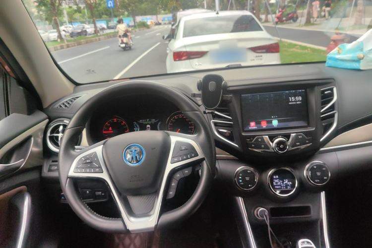 Used BYD Song New Energy 2017 Song DM 1.5TID All-Wheel Drive Luxury Model Steering Wheel