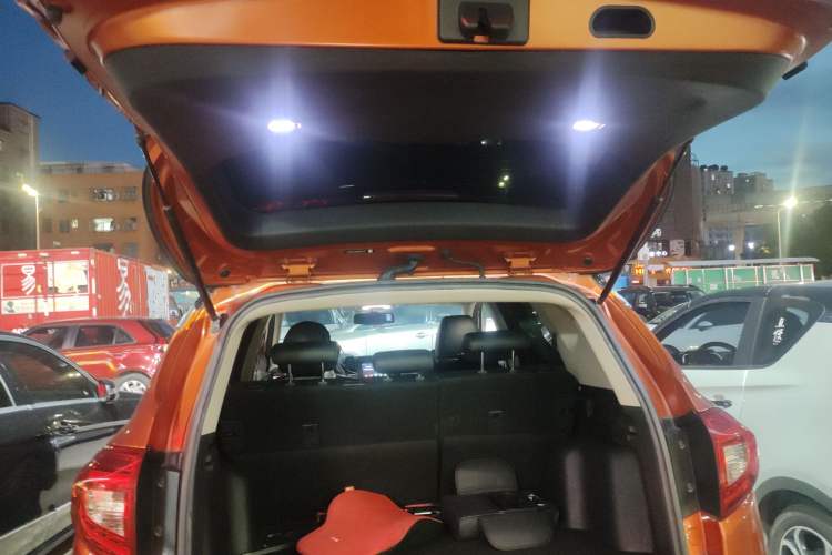 Used BYD Song New Energy 2017 Song DM 1.5TID All-Wheel Drive Luxury Model Trunk