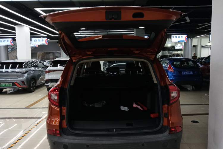 Used BYD Song New Energy 2017 Song DM 1.5TID All-Wheel Drive Luxury Model Trunk
