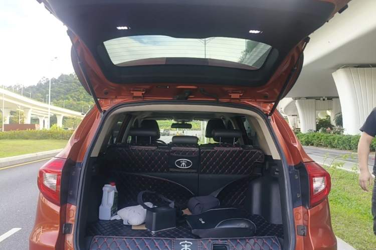 Used BYD Song New Energy 2017 Song DM 1.5TID All-Wheel Drive Luxury Model Trunk