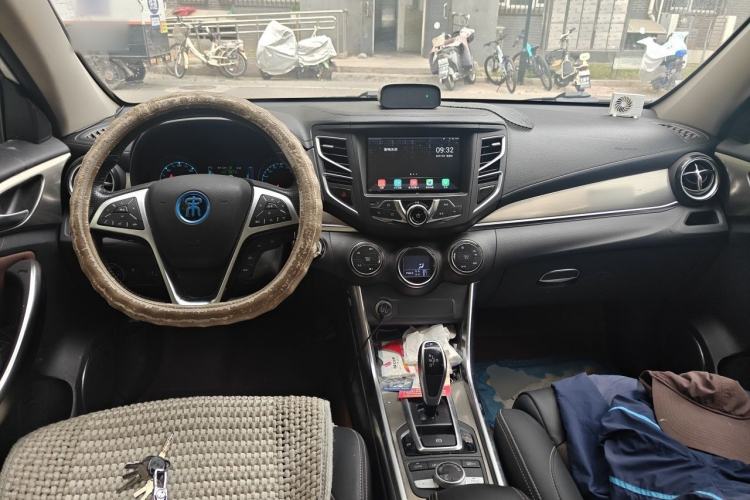 Used BYD Song New Energy 2017 Song DM 1.5TID All-Wheel Drive Luxury Model Center Console