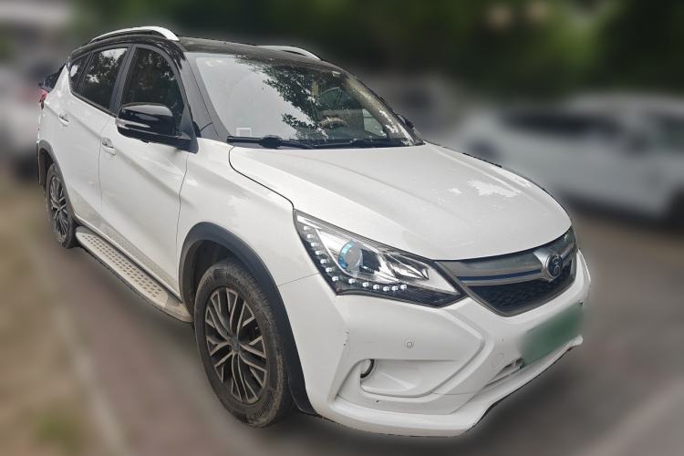 Used BYD Song New Energy 2017 Song DM 1.5TID All-Wheel Drive Luxury Model Front Right 45 Deg