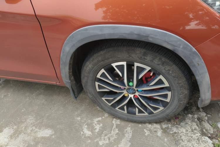 Used BYD Song New Energy 2017 Song DM 1.5TID All-Wheel Drive Luxury Model Right Front Wheel Hub