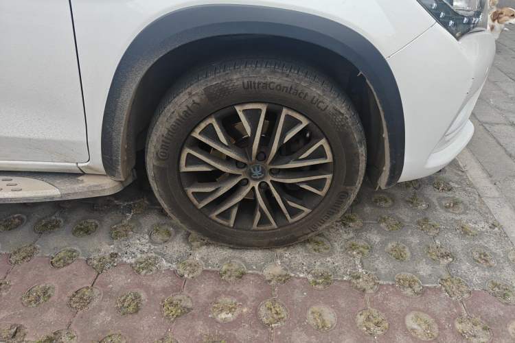 Used BYD Song New Energy 2017 Song DM 1.5TID All-Wheel Drive Luxury Model Right Front Wheel Hub
