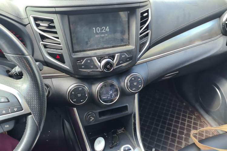 Used BYD Song New Energy 2017 Song DM 1.5TID All-Wheel Drive Prestige Model Audio And AC Panel