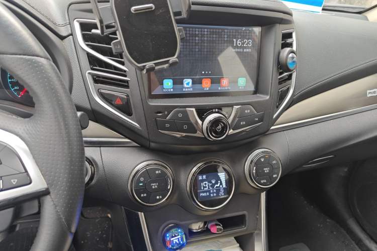 Used BYD Song New Energy 2017 Song DM 1.5TID All-Wheel Drive Luxury Model Audio And AC Panel