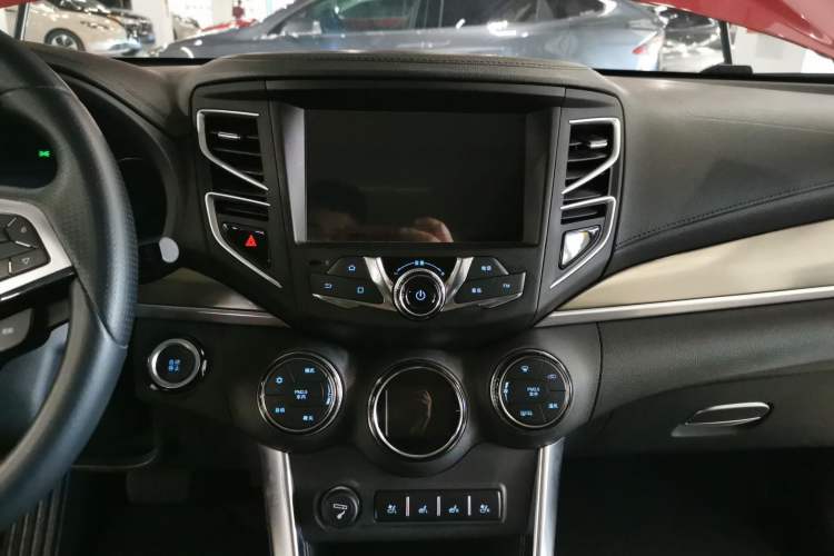 Used BYD Song New Energy 2017 Song DM 1.5TID All-Wheel Drive Luxury Model Audio And AC Panel