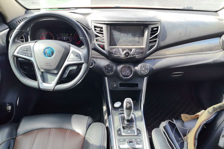 Used BYD Song New Energy 2017 Song DM 1.5TID All-Wheel Drive Prestige Model Center Console