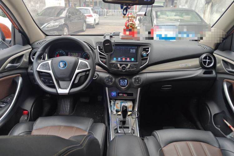 Used BYD Song New Energy 2017 Song DM 1.5TID All-Wheel Drive Luxury Model Center Console