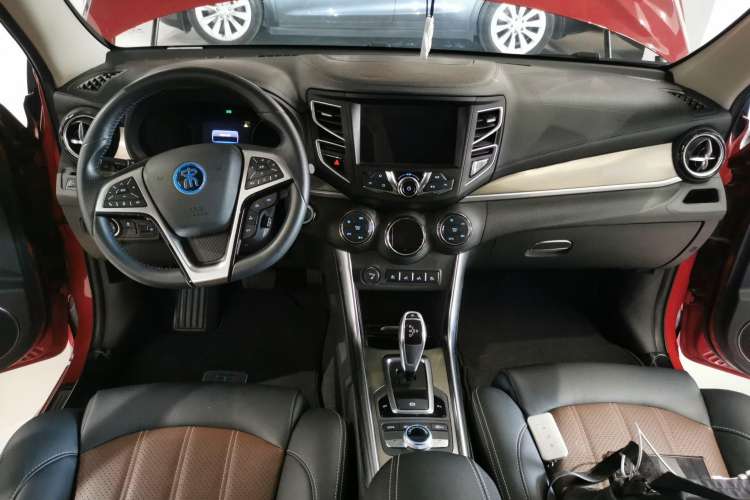 Used BYD Song New Energy 2017 Song DM 1.5TID All-Wheel Drive Luxury Model Center Console