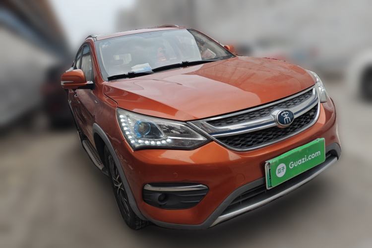 Used BYD Song New Energy 2017 Song DM 1.5TID All-Wheel Drive Luxury Model Front Right 45 Deg