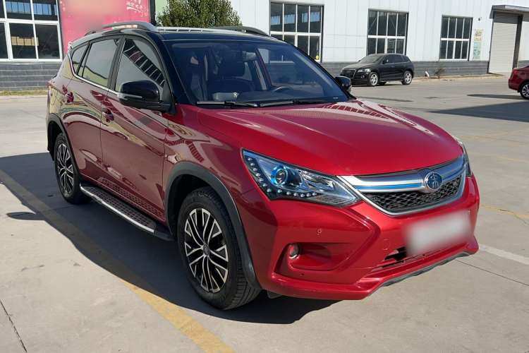 Used BYD Song New Energy 2017 Song DM 1.5TID All-Wheel Drive Luxury Model Front Right 45 Deg