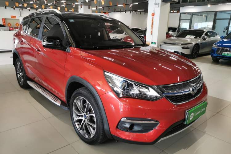 Used BYD Song New Energy 2017 Song DM 1.5TID All-Wheel Drive Luxury Model Front Right 45 Deg