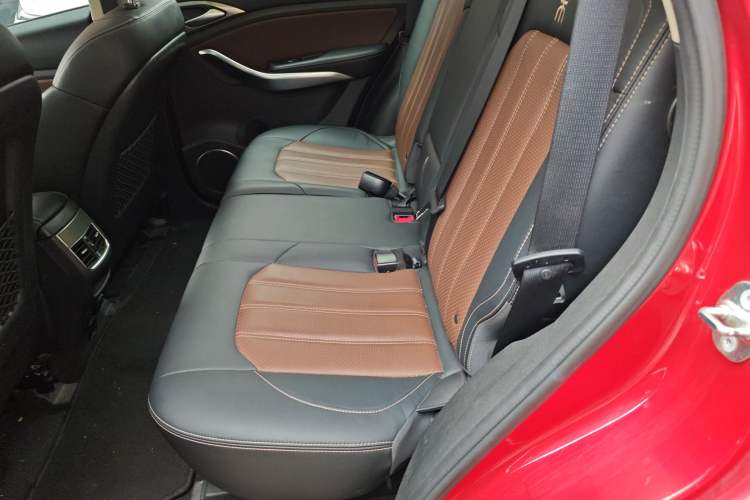 Used BYD Song New Energy 2017 Song DM 1.5TID All-Wheel Drive Luxury Model Interior 4