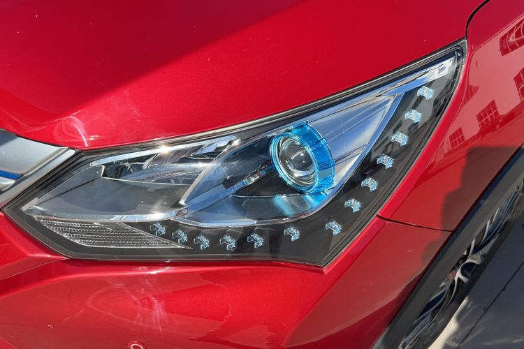 Used BYD Song New Energy 2017 Song DM 1.5TID All-Wheel Drive Luxury Model Left Front Headlight