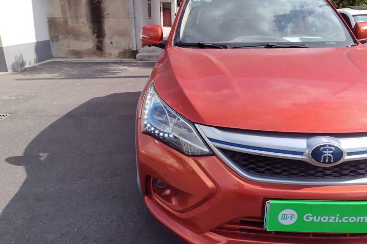 Used BYD Song New Energy 2017 Song DM 1.5TID All-Wheel Drive Prestige Model Right Front Headlight