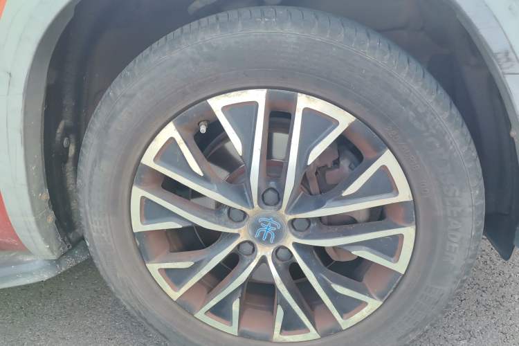 Used BYD Song New Energy 2017 Song DM 1.5TID All-Wheel Drive Prestige Model Right Front Wheel Hub