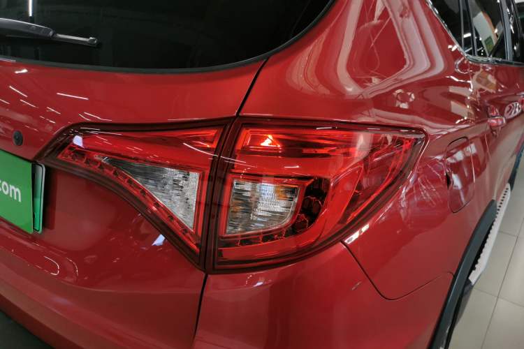 Used BYD Song New Energy 2017 Song DM 1.5TID All-Wheel Drive Luxury Model Right Rear Taillight